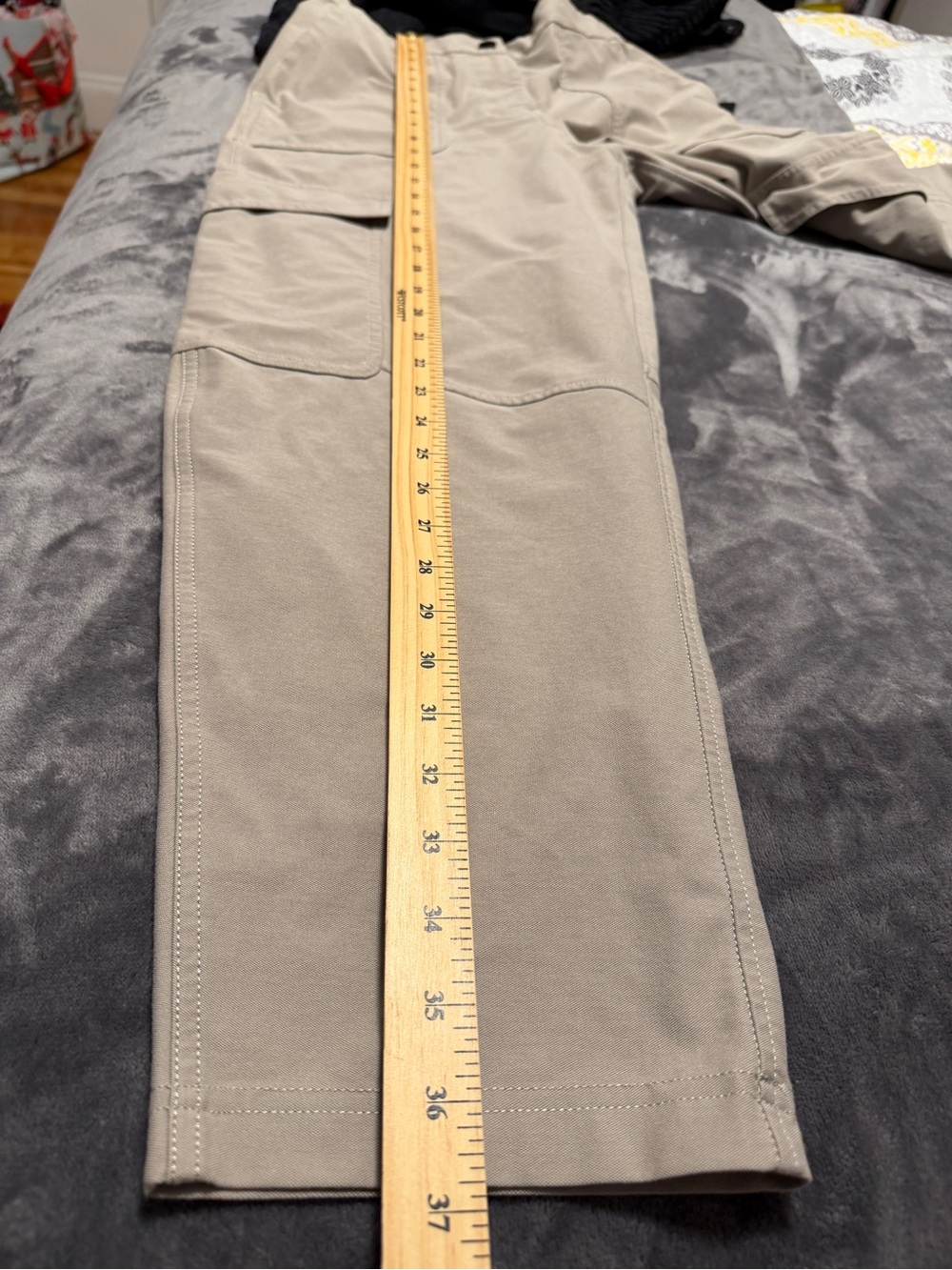 lululemon Utilitech cargo pants. - Picture 5 of 10